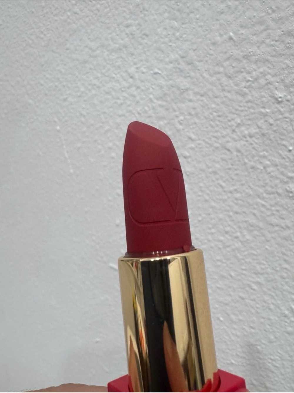 New Valentino Rosso Striking Matte Lip Color - Picture 8 of 8